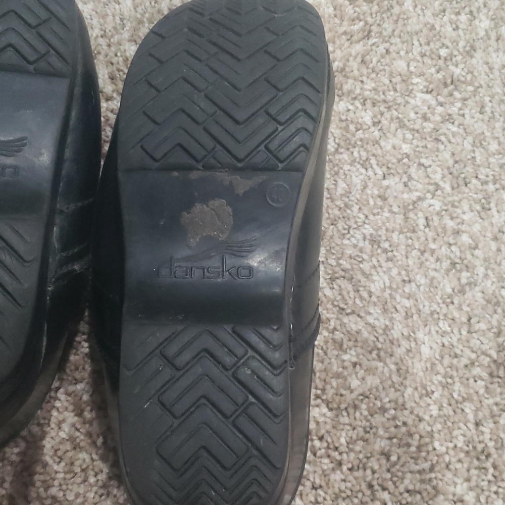 Dansko womens size 40 clogs,  broken in - Picture 5 of 5